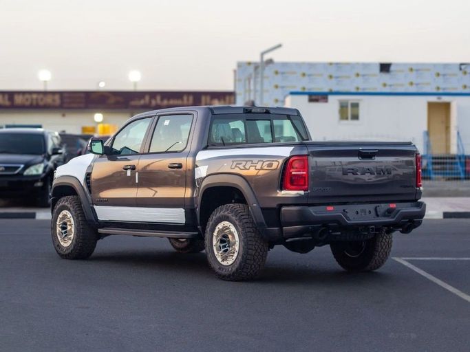 Новый RAM 1500 V Рестайлинг, 3.0 л, 2025 в Дубае от Al Rawnaq Motors  Серый цвет. GCC | AUTO.AE