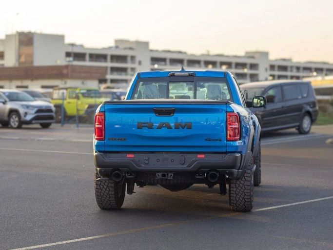 Новый RAM 1500 V Рестайлинг, 3.0 л, 2025 в Дубае от Al Rawnaq Motors  Синий цвет. GCC | AUTO.AE