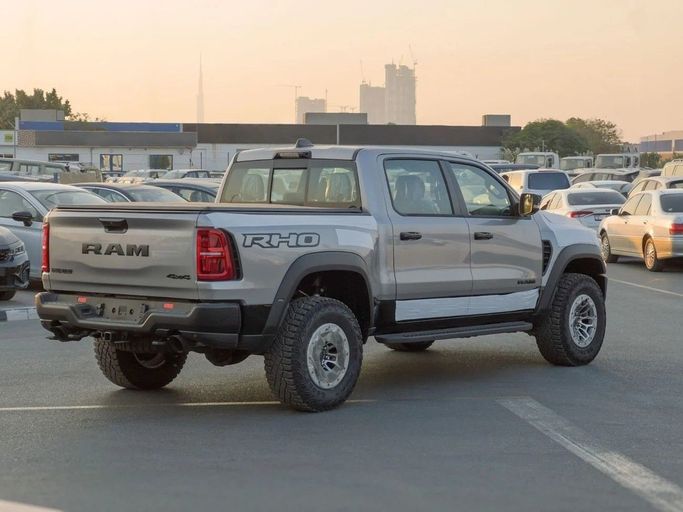 Новый RAM 1500 V Рестайлинг, 3.0 л, 2025 в Дубае от Al Rawnaq Motors  Серебристый цвет. GCC | AUTO.AE