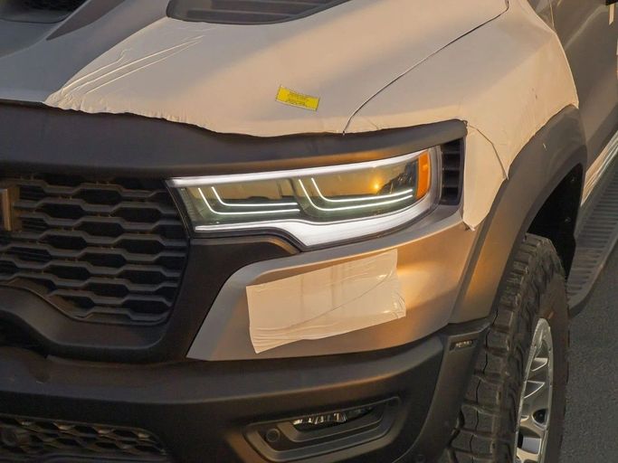 Новый RAM 1500 V Рестайлинг, 3.0 л, 2025 в Дубае от Al Rawnaq Motors  Серебристый цвет. GCC | AUTO.AE