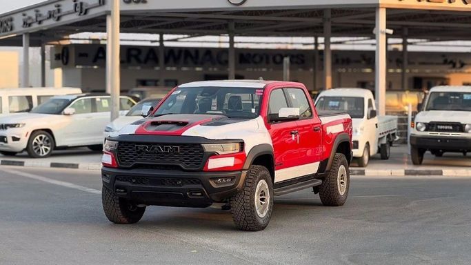 Новый RAM 1500 V Рестайлинг, 3.0 л, 2025 в Дубае от Al Rawnaq Motors  Красный цвет. GCC | AUTO.AE