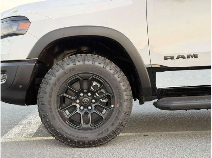 Новый RAM 1500 V Рестайлинг, 3.0 л, 2025 в Дубае от Al Rawnaq Motors  Белый цвет. GCC | AUTO.AE