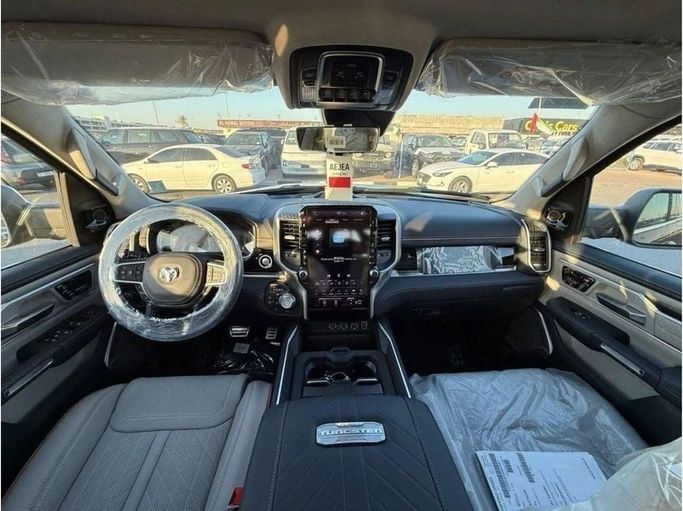 Новый RAM 1500 V Рестайлинг, 3.0 л, 2025 в Дубае от Al Rawnaq Motors  Красный цвет. GCC | AUTO.AE