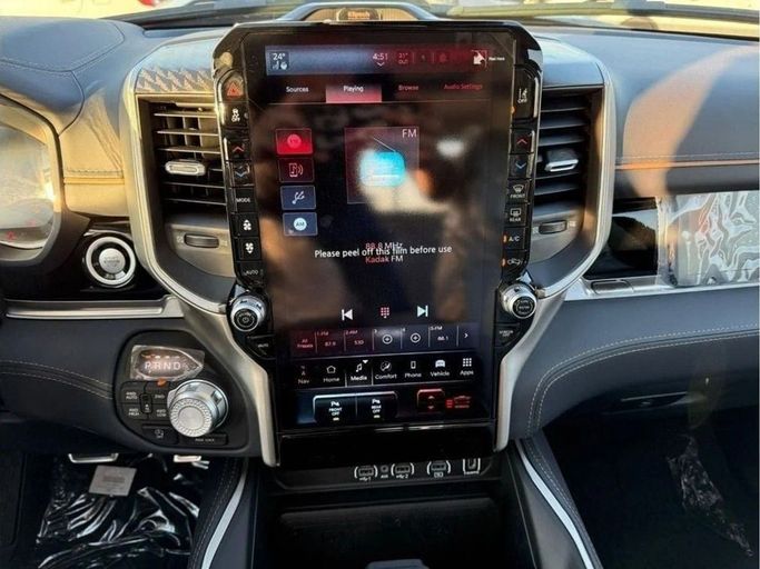 Новый RAM 1500 V Рестайлинг, 3.0 л, 2025 в Дубае от Al Rawnaq Motors  Красный цвет. GCC | AUTO.AE