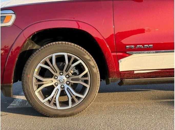 Новый RAM 1500 V Рестайлинг, 3.0 л, 2025 в Дубае от Al Rawnaq Motors  Красный цвет. GCC | AUTO.AE