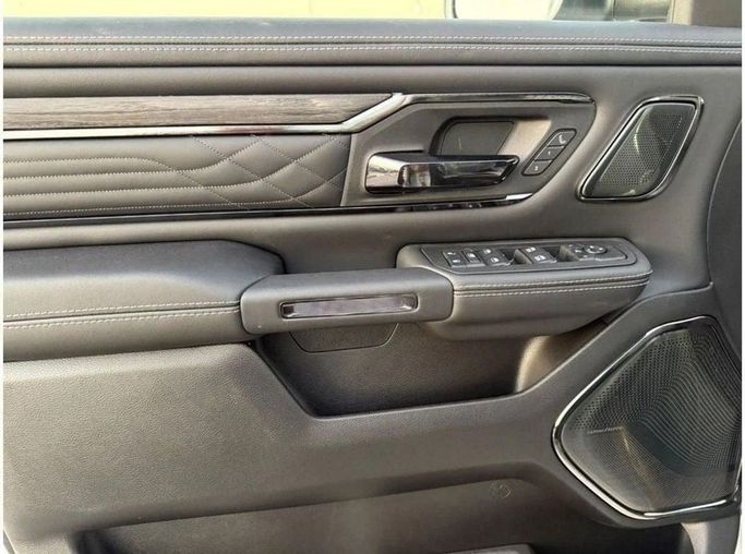 Новый RAM 1500 V Рестайлинг, 3.0 л, 2025 в Дубае от Al Rawnaq Motors  Белый цвет. GCC | AUTO.AE