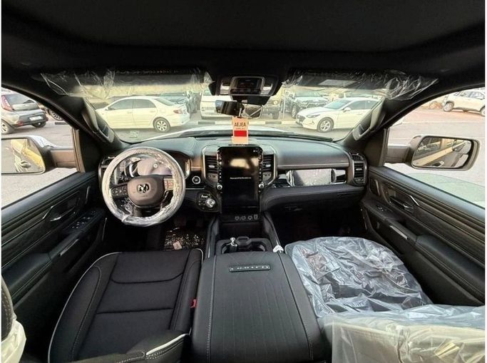 Новый RAM 1500 V Рестайлинг, 3.0 л, 2025 в Дубае от Al Rawnaq Motors  Белый цвет. GCC | AUTO.AE