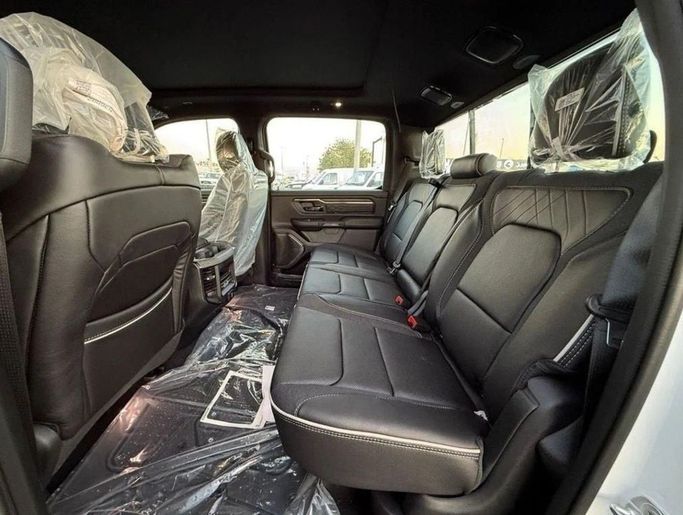 Новый RAM 1500 V Рестайлинг, 3.0 л, 2025 в Дубае от Al Rawnaq Motors  Белый цвет. GCC | AUTO.AE