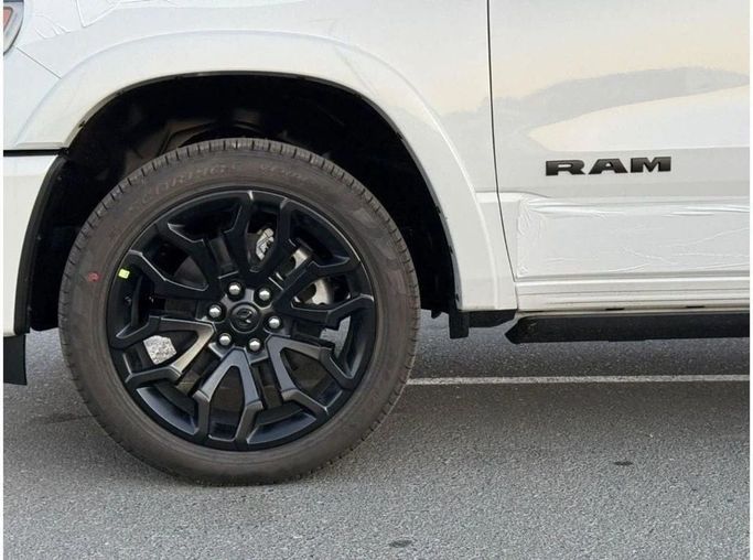 Новый RAM 1500 V Рестайлинг, 3.0 л, 2025 в Дубае от Al Rawnaq Motors  Белый цвет. GCC | AUTO.AE