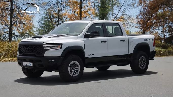 جديدة RAM 1500 Crew Cab RHO فيس ليفت V, 3.0 l, 2025 في في الإمارات, دبي من Automax®، اللون أبيض.  | AUTO.AE | إعلان #269859