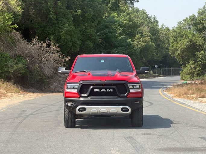 مستعملة ⁦RAM 1500 Crew Cab eTorque V، 5.7 l، 2021⁩ في في الإمارات, دبي من Prestige Motos (SHJ)، اللون أحمر. مواصفات الخليج | AUTO.AE | إعلان #290786