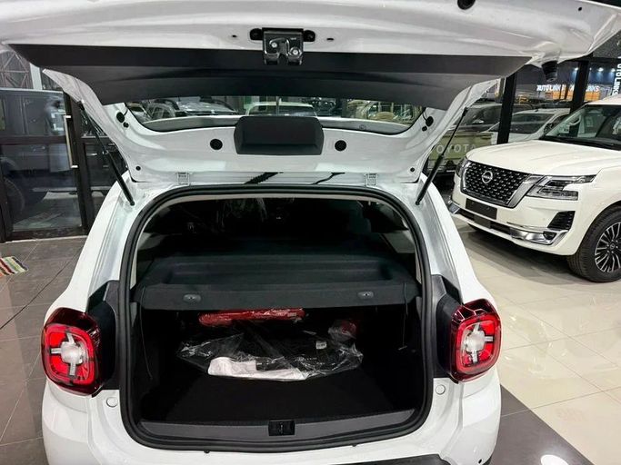 Новый Renault Duster II, 1.6 л, 2025 в Дубае от BANIYAS CARS SHOWROOM Белый цвет. GCC | AUTO.AE