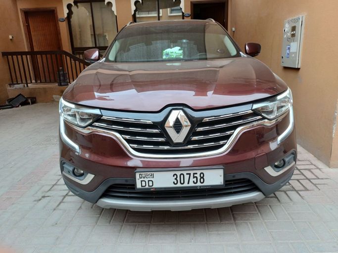 Подержанный Renault Koleos II, 2.5 л, 2018 в Дубае Тёмно-бордовый цвет. GCC | AUTO.AE
