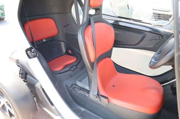 Used Renault Twizy, 2017 in Dubai by Top Euro Cars, Orange color.  | AUTO.AE