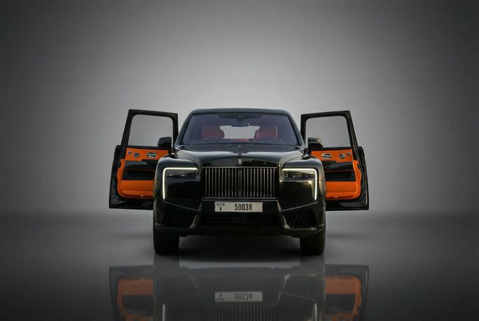 Rolls-Royce Cullinan أنا فيس ليفت, 2026 فاخر دفع رباعي 5 أبواب series ii للتأجير في في دبي من Rotana Star Rent a Car، اللون أسود | AUTO.AE