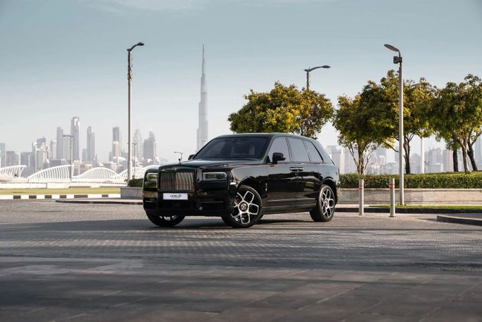 Rolls-Royce Cullinan I Рестайлинг, 2025 внедорожник 5 дв. series ii люкс класса в Дубае от LeveL Up Car Rental  черный цвет | AUTO.AE | Объявление #1711