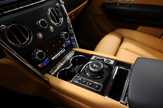 Rolls-Royce Cullinan I, 2022 business suv 5 dr. for rent in Dubai by POF RENTAL, white color | AUTO.AE