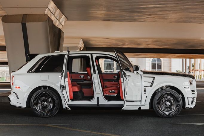 Rolls-Royce Cullinan Black Badge I, 2022 business suv 5 dr. for rent in Dubai by AVA car rental, white color | AUTO.AE