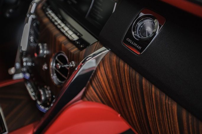 Rolls-Royce Cullinan Black Badge I, 2022 business suv 5 dr. for rent in Dubai by AVA car rental, white color | AUTO.AE