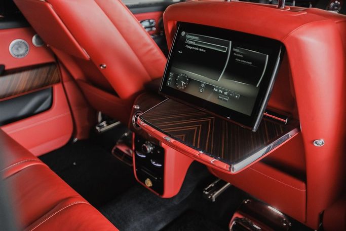 Rolls-Royce Cullinan Black Badge I, 2022 business suv 5 dr. for rent in Dubai by AVA car rental, white color | AUTO.AE