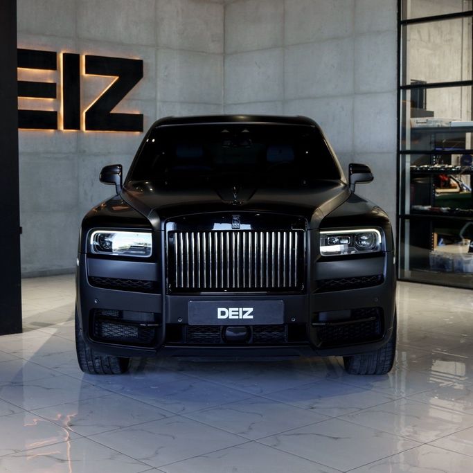 Rolls-Royce Cullinan I, 2022 business suv 5 dr. for rent in Dubai by DEIZ, black color | AUTO.AE