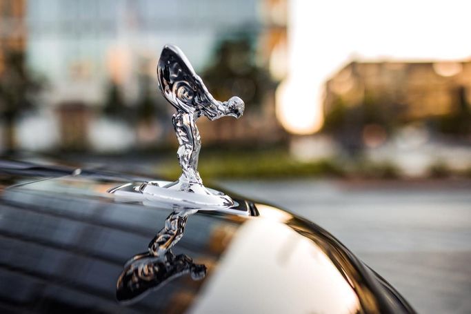 Rolls-Royce Cullinan I, 2023 внедорожник 5 дв. бизнес класса в Дубае от Uptown Rent A Car LLC черный цвет | AUTO.AE