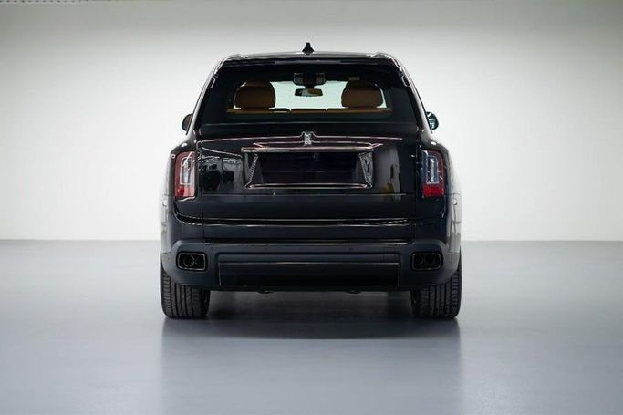 Rolls-Royce Cullinan Black Badge I Facelift, 2025  suv 5 dr. series ii for rent in Dubai by ACR DXB, black color | AUTO.AE