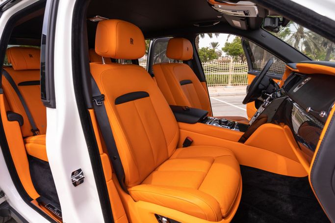 Rolls-Royce Cullinan I, 2022 business suv 5 dr. for rent in Dubai by Macan Luxury Motors, white color | AUTO.AE