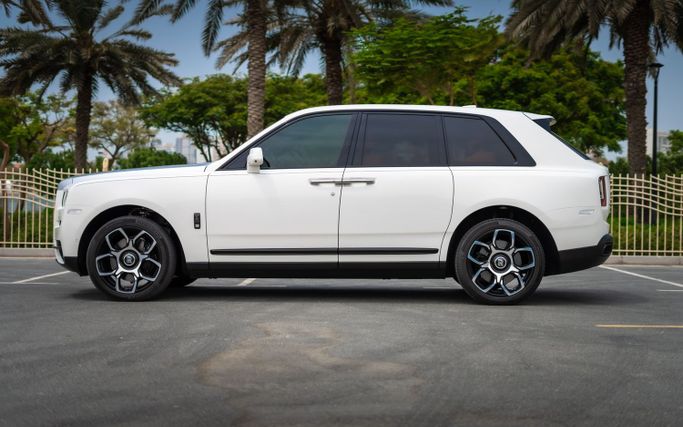 Rolls-Royce Cullinan I, 2022 business suv 5 dr. for rent in Dubai by Macan Luxury Motors, white color | AUTO.AE