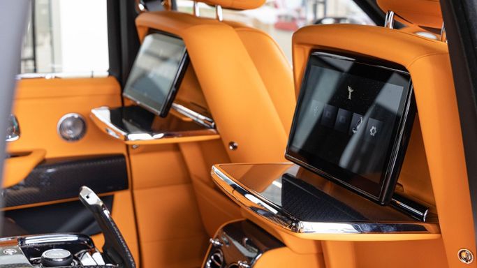 Новый Rolls-Royce Cullinan Black Badge I Рестайлинг, 6.7 л, 2025 в Дубае от Laith Alobaidi Motors Белый цвет. Европейская | AUTO.AE