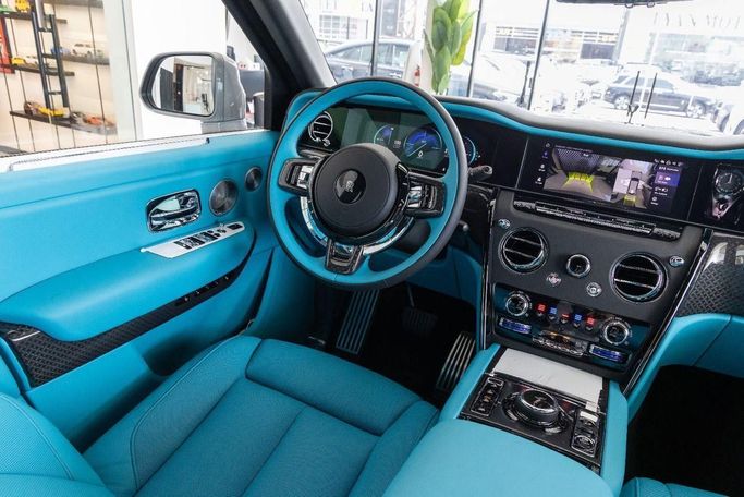 Used Rolls-Royce Cullinan Black Badge I Facelift, 6.7 l, 2025 in Dubai by Laith Alobaidi Motors, Grey color. European Specs | AUTO.AE