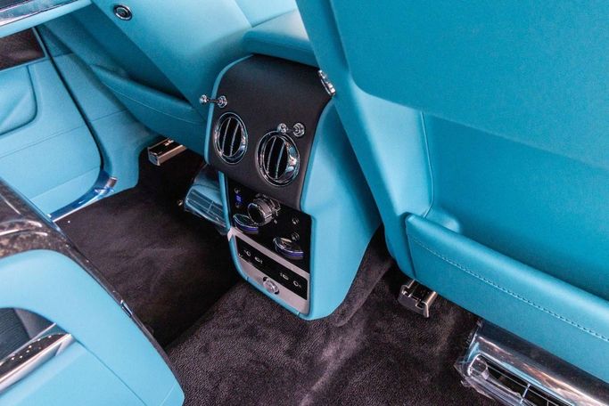 Used Rolls-Royce Cullinan Black Badge I Facelift, 6.7 l, 2025 in Dubai by Laith Alobaidi Motors, Grey color. European Specs | AUTO.AE