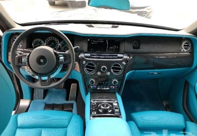 New Rolls-Royce Cullinan I Facelift, 6.7 l, 2024 in Dubai by Mohamed Hakim Motors, Silver color. Other | AUTO.AE