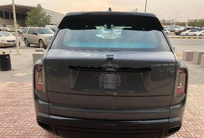 New Rolls-Royce Cullinan I Facelift, 6.7 l, 2024 in Dubai by Mohamed Hakim Motors, Silver color. Other | AUTO.AE