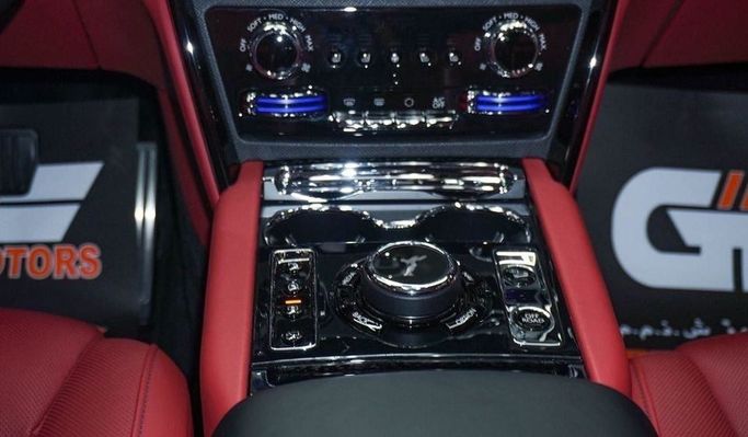 Подержанный Rolls-Royce Cullinan I, 6.7 л, 2020 в Дубае от Najem Motors Черный цвет. Европейская | AUTO.AE