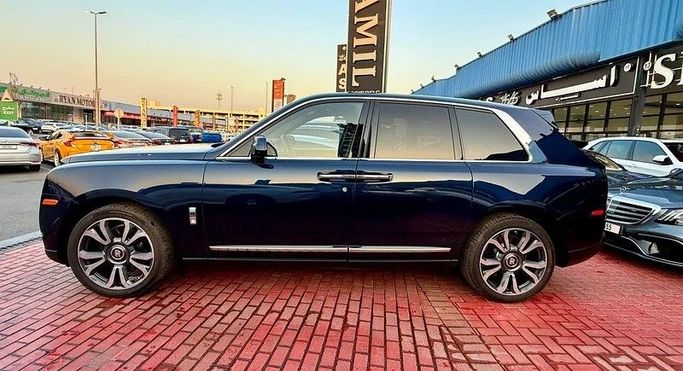 Подержанный Rolls-Royce Cullinan I, 6.7 л, 2023 в Дубае от Shamil Motors Черный цвет. Американская | AUTO.AE