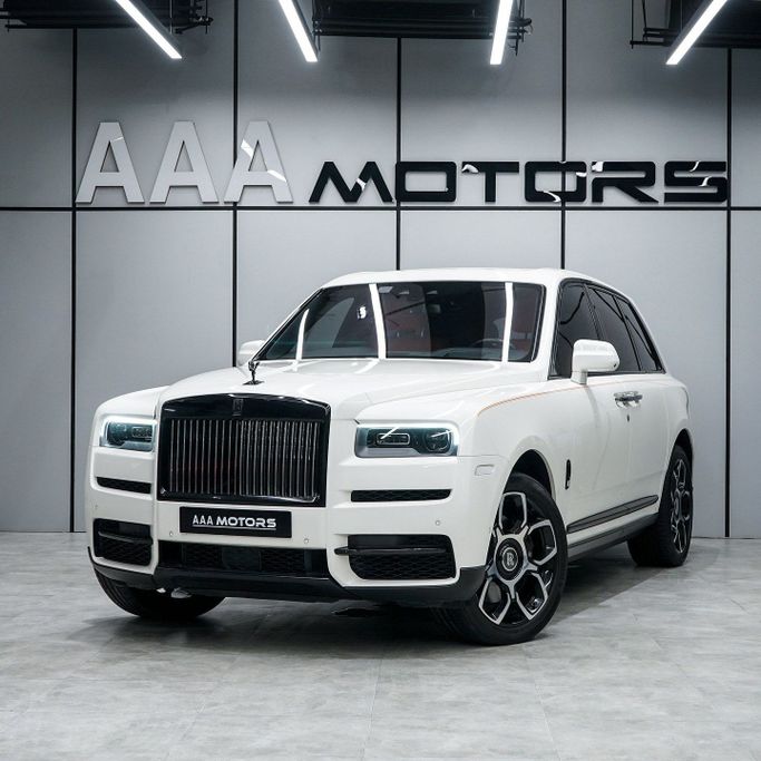 Подержанный Rolls-Royce Cullinan I, 6.7 л, 2022 в Дубае от AAA Motors Белый цвет. GCC | AUTO.AE