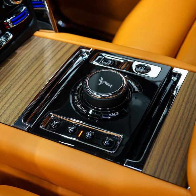 Подержанный Rolls-Royce Cullinan I, 6.7 л, 2022 в Дубае от AAA Motors Белый цвет. GCC | AUTO.AE