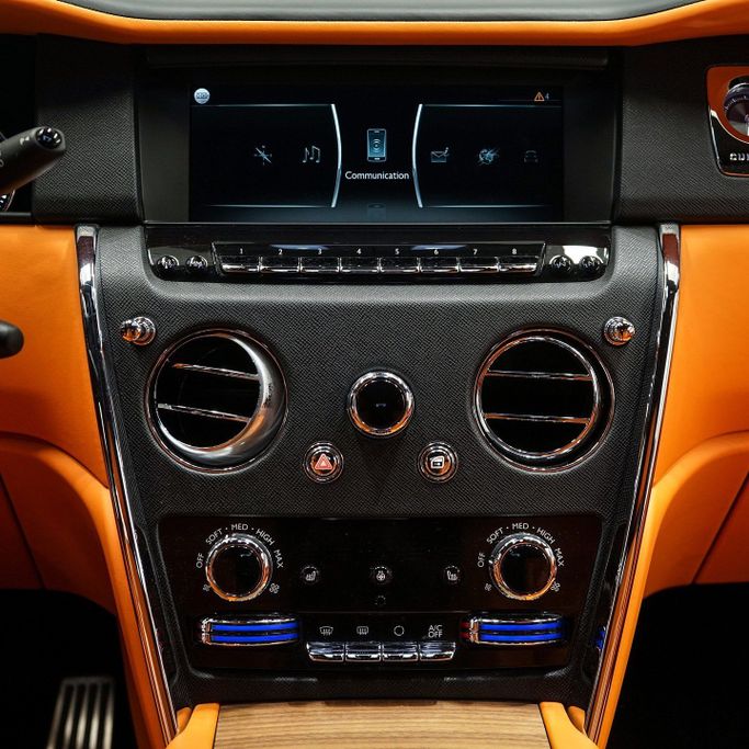 Подержанный Rolls-Royce Cullinan I, 6.7 л, 2022 в Дубае от AAA Motors Белый цвет. GCC | AUTO.AE