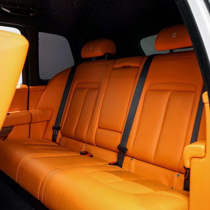 Подержанный Rolls-Royce Cullinan I, 6.7 л, 2022 в Дубае от AAA Motors Белый цвет. GCC | AUTO.AE