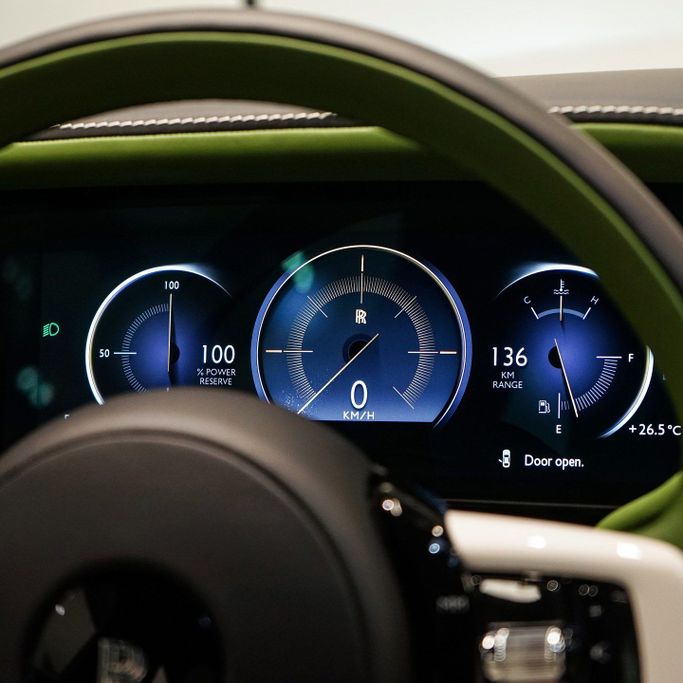 Новый Rolls-Royce Cullinan I Рестайлинг, 6.7 л, 2025 в Дубае от AAA Motors Зеленый цвет. GCC | AUTO.AE