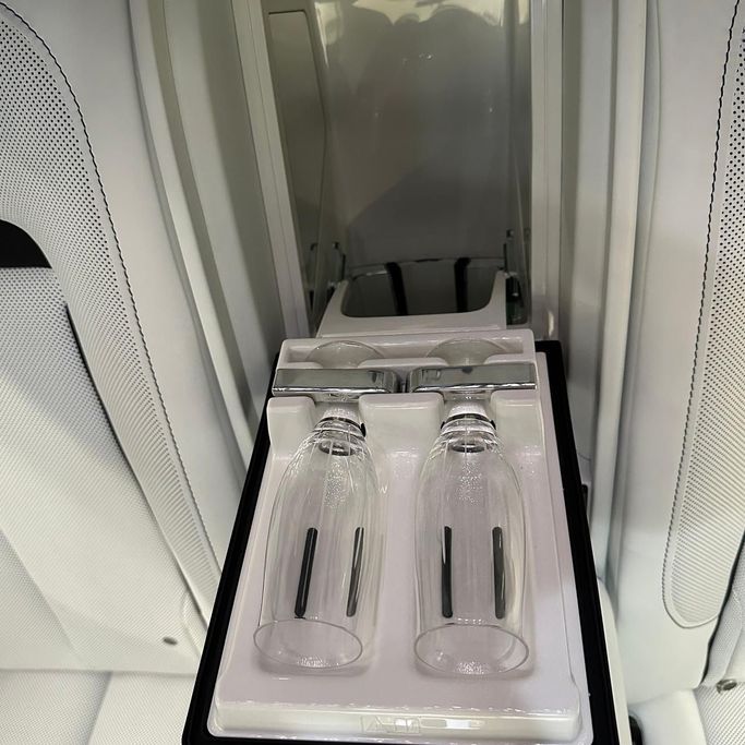 جديدة Rolls-Royce Cullinan Black Badge I, 6.7 l, 2024 في في دبي من AAA Motors، اللون أزرق فاتح. المواصفات الأوروبية | AUTO.AE
