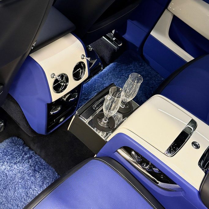 مستعملة Rolls-Royce Cullinan I, 6.7 l, 2024 في في دبي من AAA Motors، اللون رمادي. مواصفات الخليج | AUTO.AE