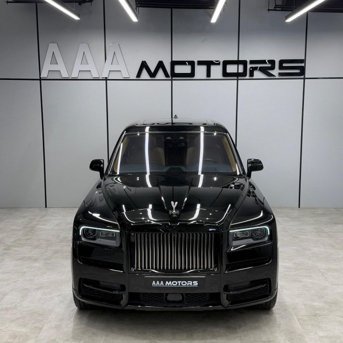 مستعملة Rolls-Royce Cullinan I, 6.7 l, 2019 في في دبي من AAA Motors، اللون أسود. المواصفات الأوروبية | AUTO.AE