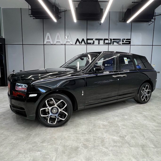 مستعملة Rolls-Royce Cullinan Black Badge I, 6.7 l, 2024 في في دبي من AAA Motors، اللون أسود. مواصفات الخليج | AUTO.AE