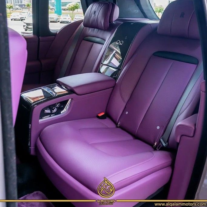 Новый Rolls-Royce Cullinan Black Badge I, 6.7 л, 2023 в Дубае от Q Motors Серый цвет. Европейская | AUTO.AE