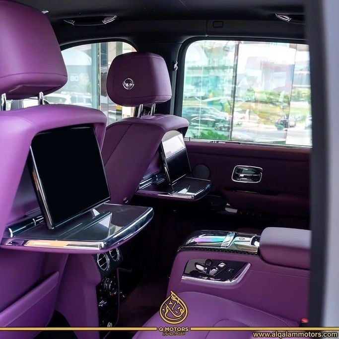 Новый Rolls-Royce Cullinan Black Badge I, 6.7 л, 2023 в Дубае от Q Motors Серый цвет. Европейская | AUTO.AE