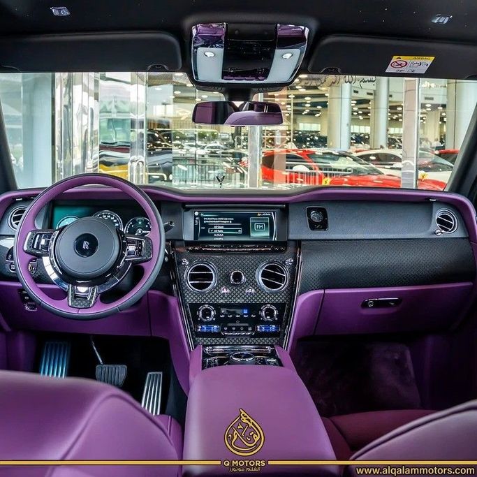 Новый Rolls-Royce Cullinan Black Badge I, 6.7 л, 2023 в Дубае от Q Motors Серый цвет. Европейская | AUTO.AE