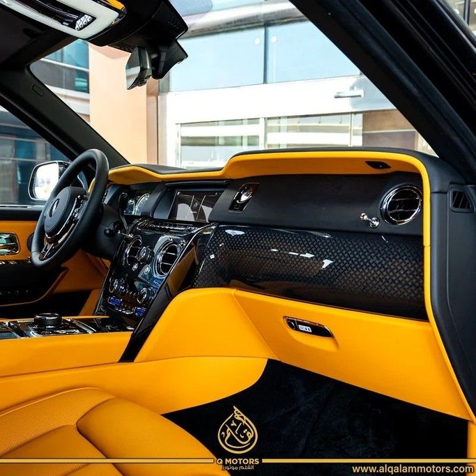 Новый Rolls-Royce Cullinan Black Badge I Рестайлинг, 6.7 л, 2024 в Дубае от Q Motors Черный цвет. GCC | AUTO.AE