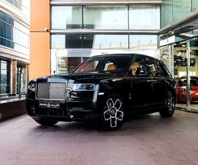Новый Rolls-Royce Cullinan Black Badge I Рестайлинг, 6.7 л, 2024 в Дубае от Q Motors Черный цвет. GCC | AUTO.AE